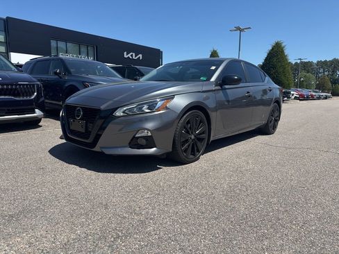 Used 2022 Nissan Altima 2.5 SR w/ Midnight Edition Package image 1