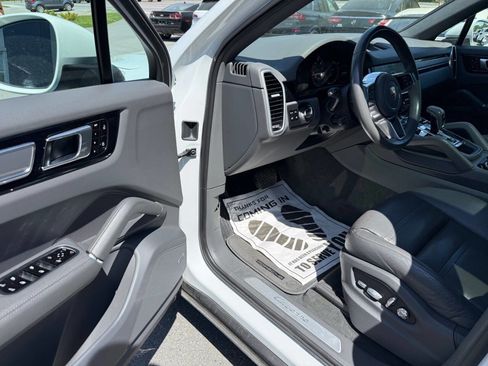 Used 2020 Porsche Cayenne AWD/4WD image 23
