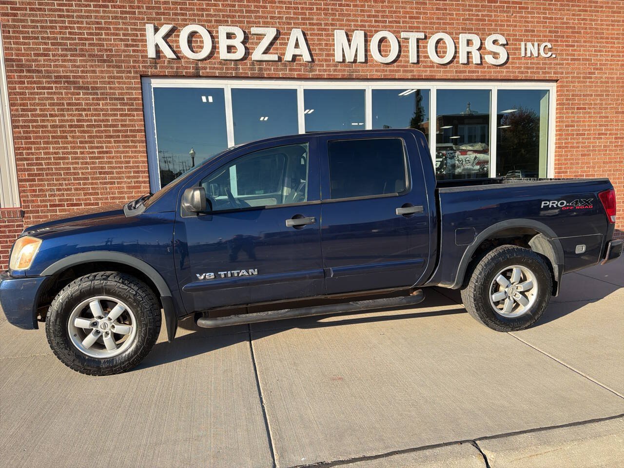 Used 2011 Nissan Titan PRO-4X AWD/4WD image 2