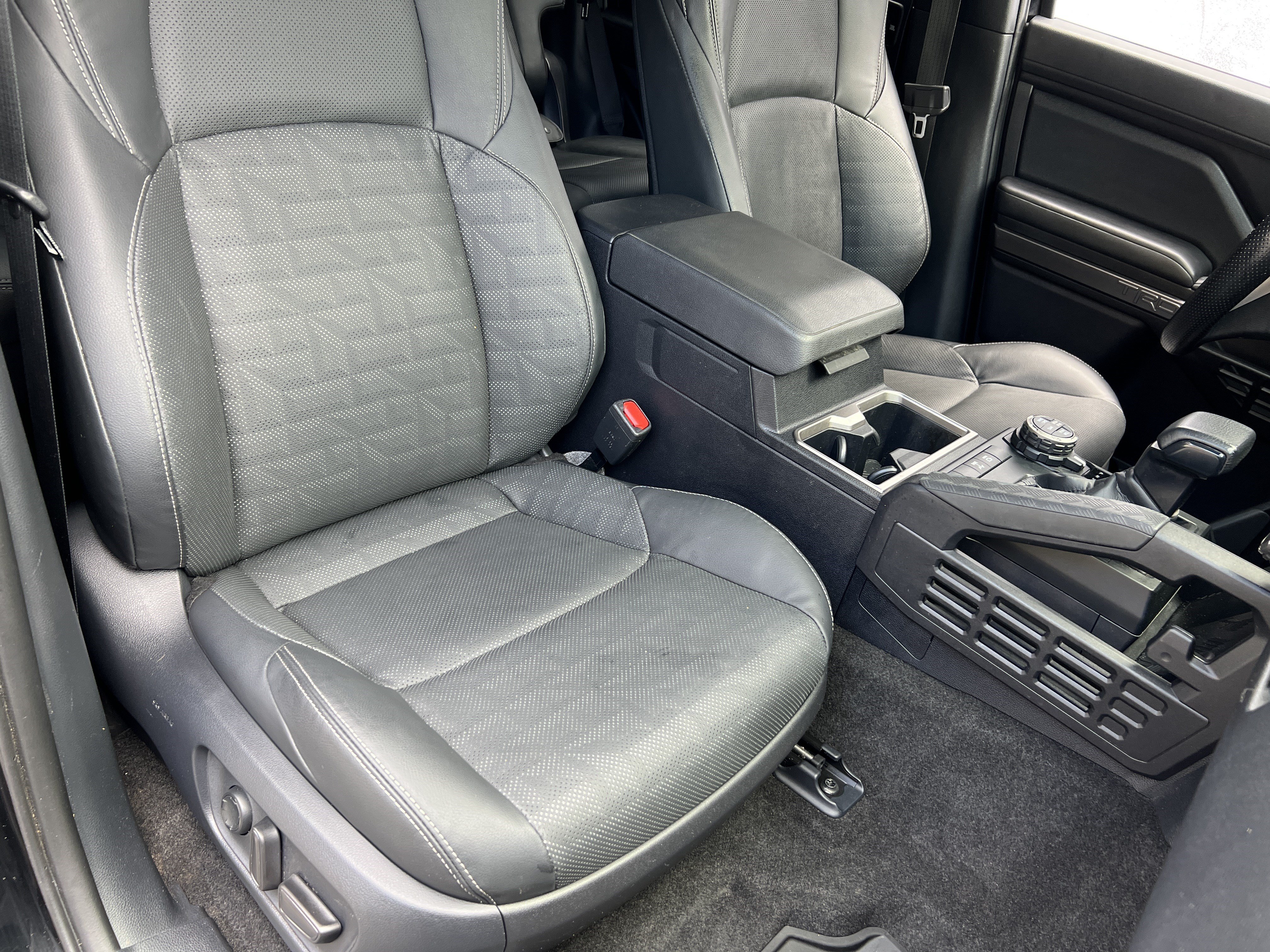 Used 2025 Toyota 4Runner TRD Off-Road Premium AWD/4WD image 24