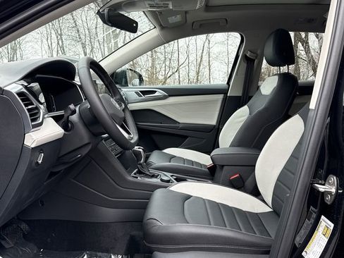 New 2026 Volkswagen Taos SEL image 10