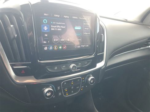Used 2021 Chevrolet Traverse LT image 27