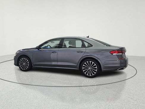Used 2022 Volkswagen Passat 2.0T FWD image 5