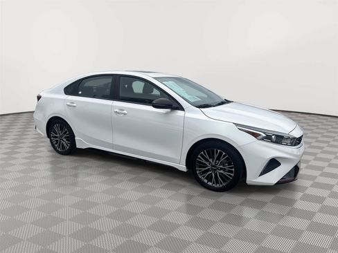 Used 2024 Kia Forte GT-Line w/ GT-Line Premium Package FWD image 3