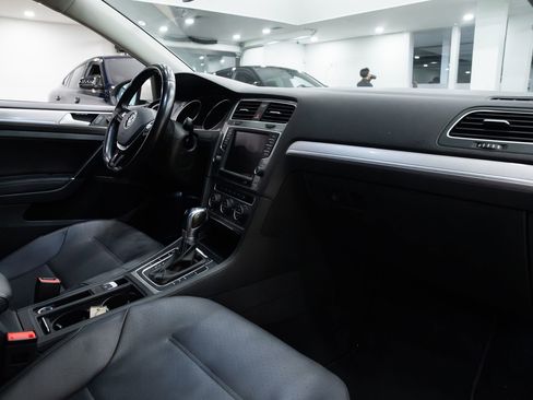 Used 2016 Volkswagen e-Golf SEL Premium image 9