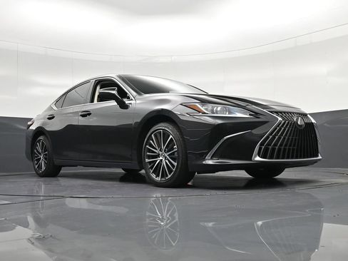 Used 2025 Lexus ES 300h w/ Premium Package FWD image 37