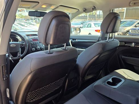 Used 2013 Kia Sorento LX w/ Third Row Pkg image 30