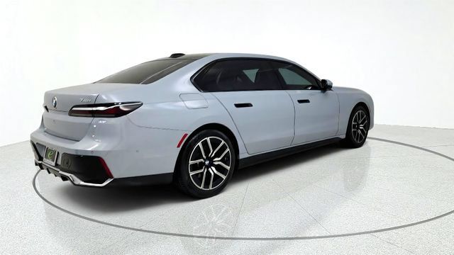 Used 2025 BMW 740i RWD image 8
