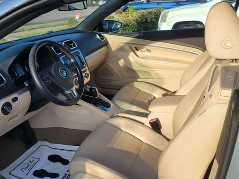 Used 2013 Volkswagen Eos Komfort FWD image 12