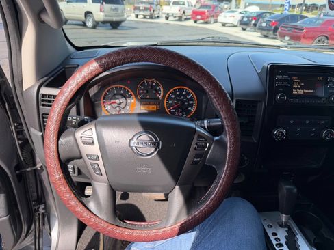 Used 2014 Nissan Titan SV image 9