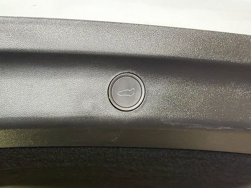 Used 2025 Tesla Model Y Long Range RWD image 15