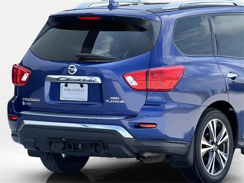 Used 2020 Nissan Pathfinder Platinum image 9