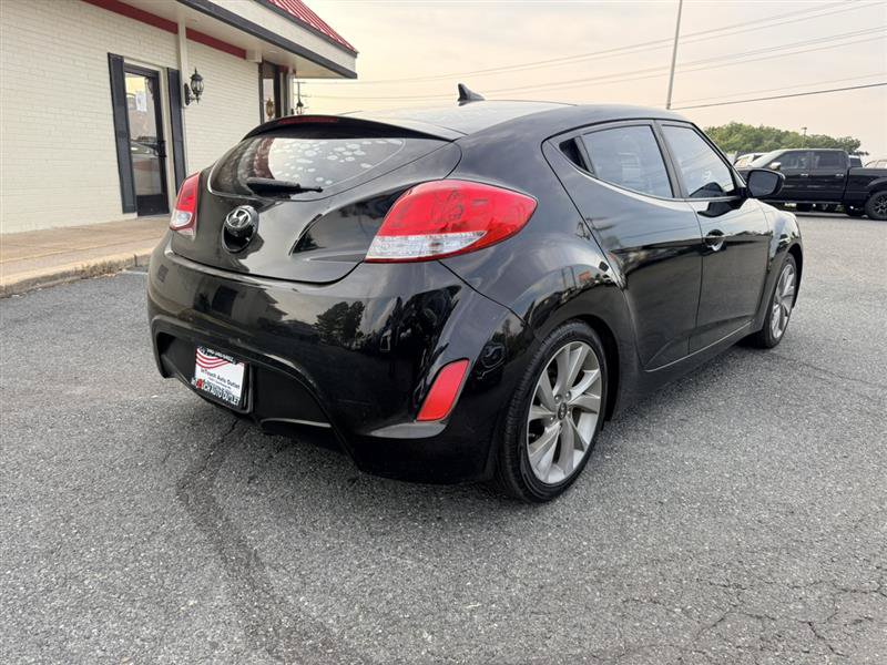 Used 2016 Hyundai Veloster FWD image 5