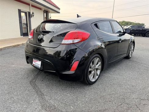 Used 2016 Hyundai Veloster FWD image 5
