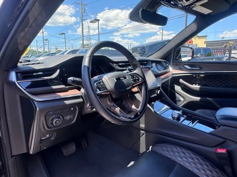 Used 2023 Jeep Grand Cherokee Summit w/ Luxury Tech Group V AWD/4WD image 12