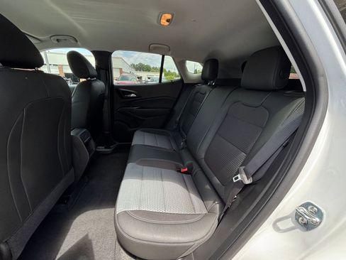 Used 2025 Chevrolet Trax LT FWD image 26