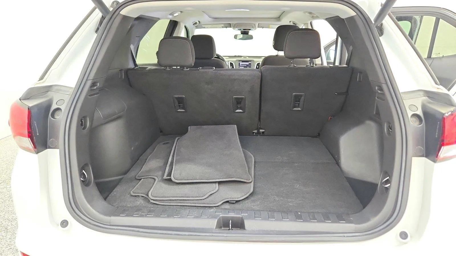 Used 2022 Chevrolet Equinox LT FWD image 19