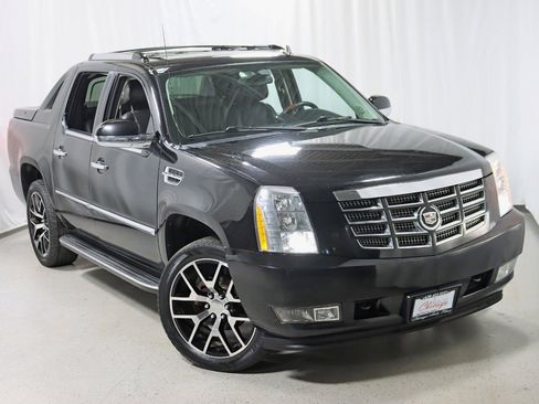 Used 2011 Cadillac Escalade EXT image 6