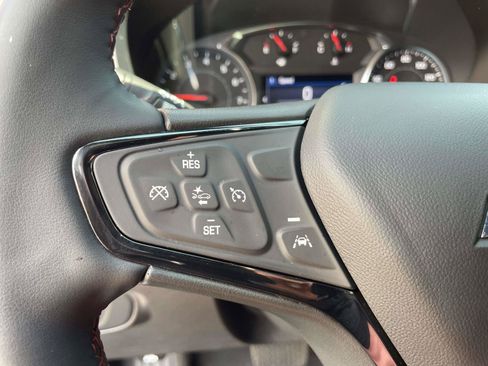 Used 2023 Chevrolet Equinox RS AWD/4WD image 9