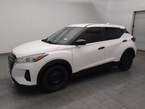 Used 2021 Nissan Kicks S image 2