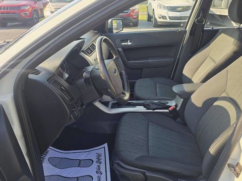 Used 2011 Ford Focus SE image 10