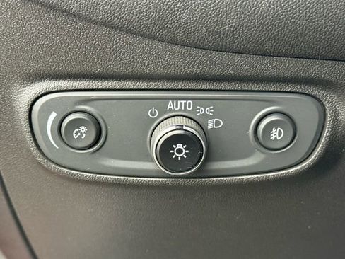 Used 2023 Chevrolet Equinox Premier image 26