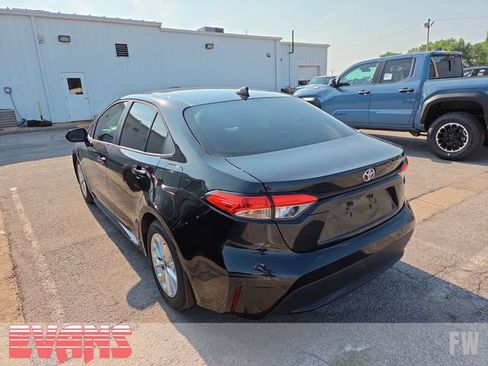 Used 2021 Toyota Corolla LE w/ LE Convenience Package FWD image 4