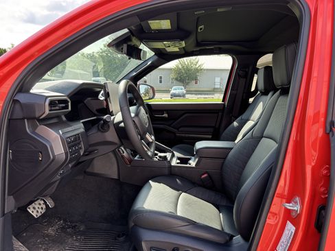 Used 2024 Toyota Tacoma TRD Sport w/ TRD Sport Premium Package AWD/4WD image 12