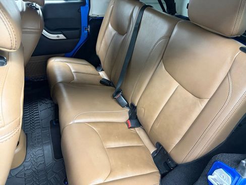 Used 2015 Jeep Wrangler Unlimited Rubicon w/ Connectivity Group AWD/4WD image 35