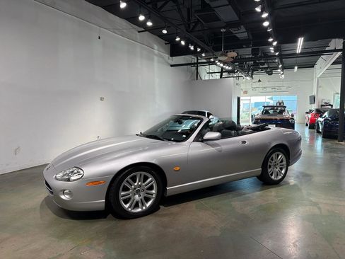 Used 2005 Jaguar XK8 Convertible image 29