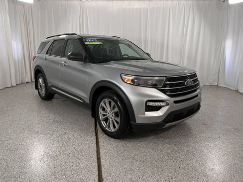 Used 2023 Ford Explorer XLT w/ Equipment Group 202A AWD/4WD image 11
