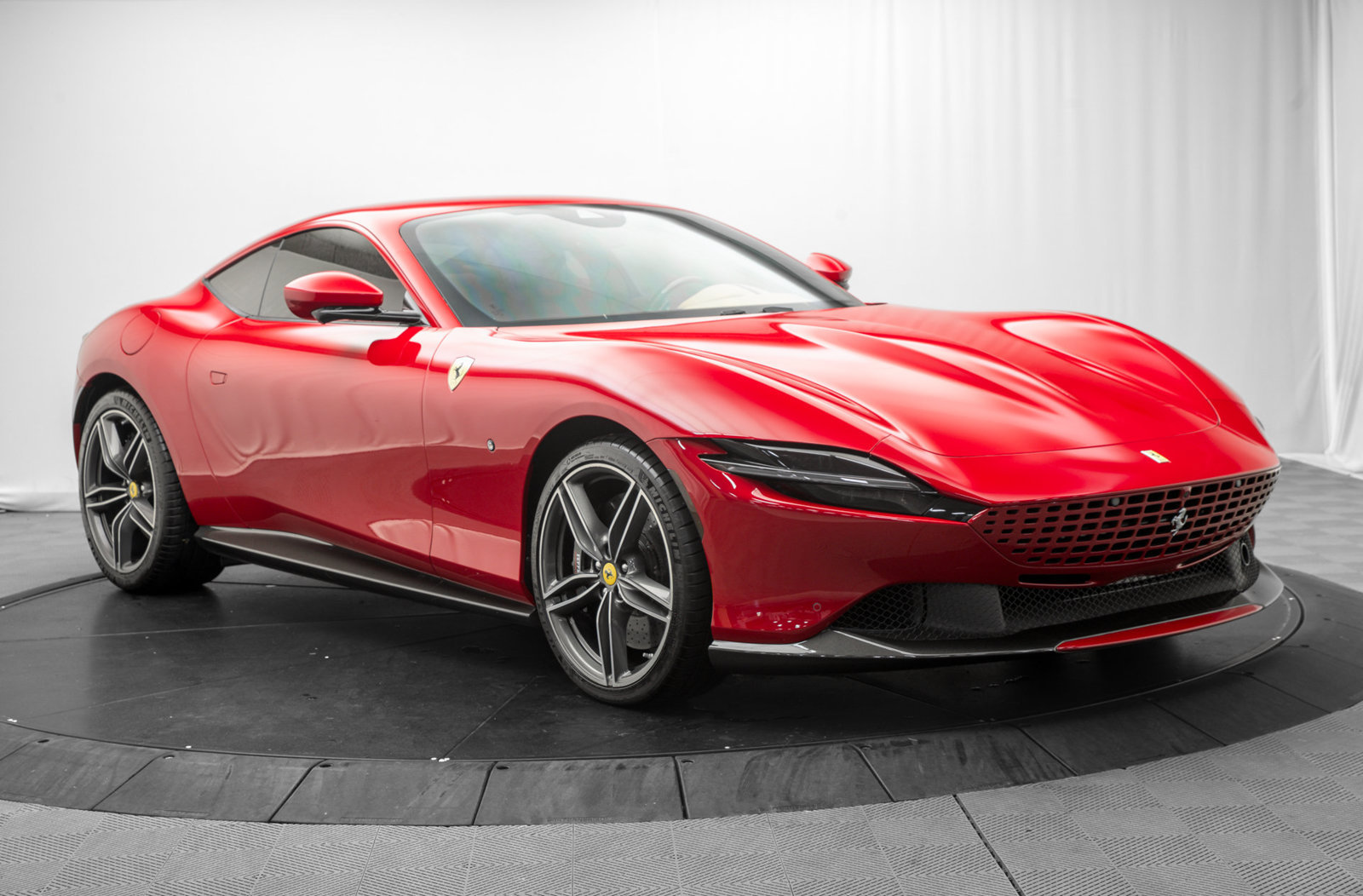 Used 2022 Ferrari Roma RWD image 9
