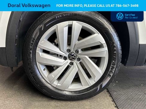 Certified 2022 Volkswagen Atlas Cross Sport SE image 11
