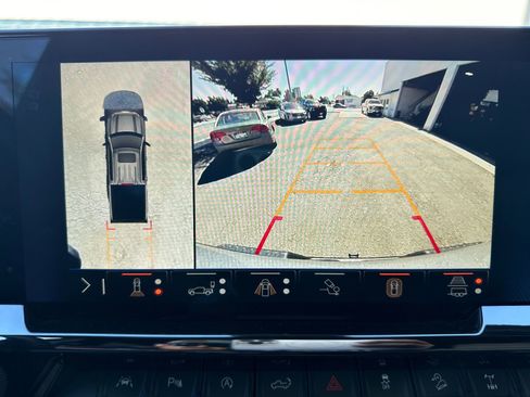 Used 2024 Chevrolet Silverado 1500 ZR2 image 20