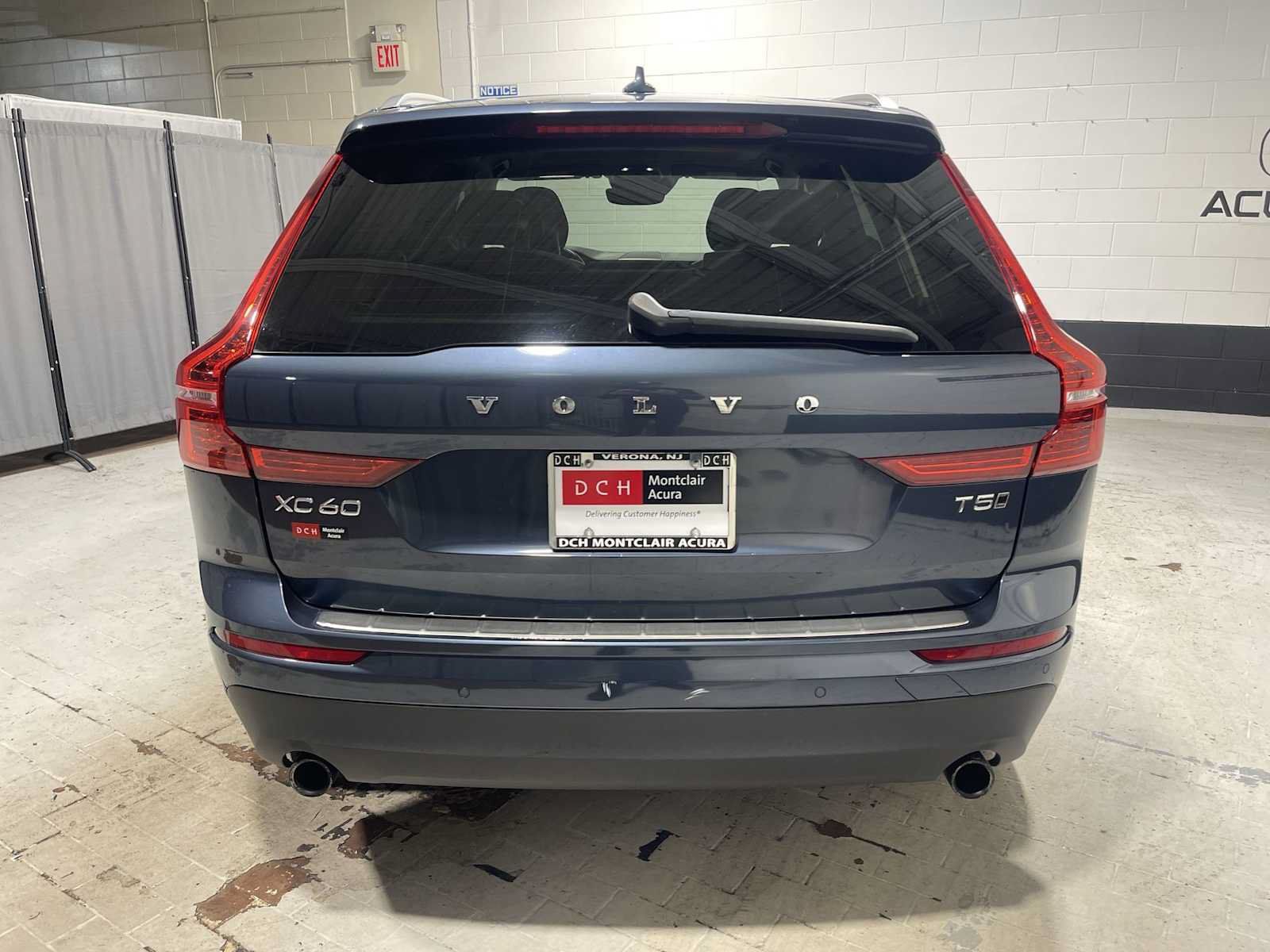 Used 2018 Volvo XC60 T5 Momentum w/ Vision Package AWD/4WD image 5
