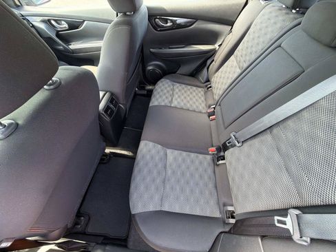 Used 2021 Nissan Rogue Sport SV FWD image 19
