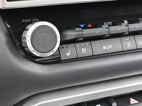 Used 2024 Toyota Tundra Platinum AWD/4WD image 24
