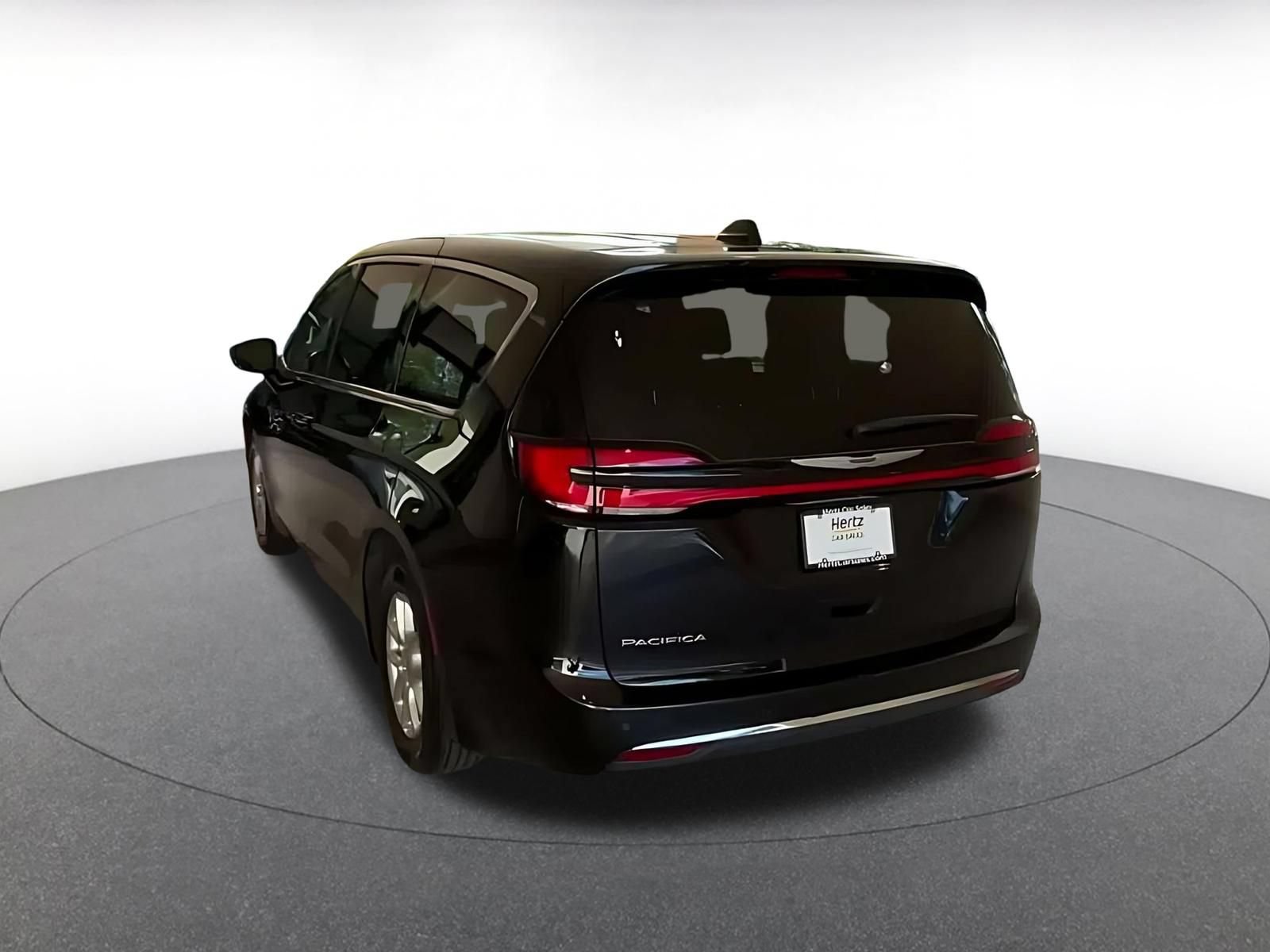 Used 2025 Chrysler Pacifica Select FWD image 9