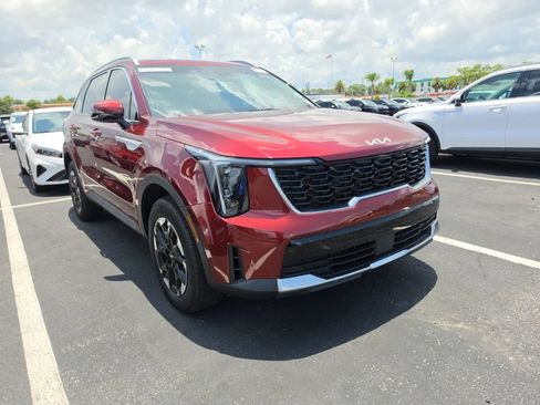 Certified 2025 Kia Sorento S AWD/4WD image 3