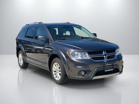 Used 2017 Dodge Journey SXT FWD image 3