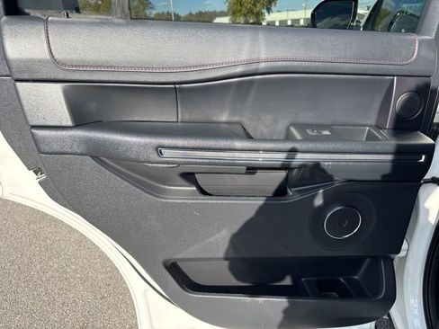 Used 2024 Ford Expedition Limited image 31