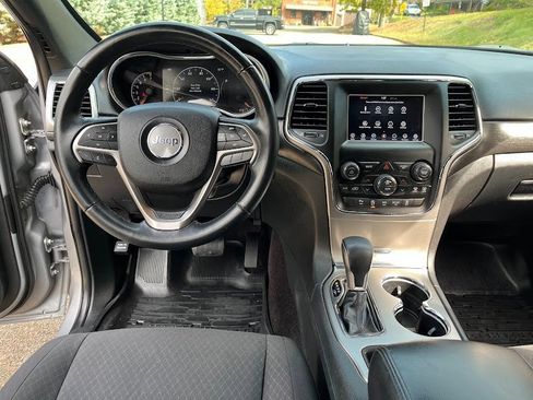 Used 2018 Jeep Grand Cherokee Laredo image 22