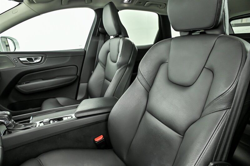 Used 2019 Volvo XC60 T6 Momentum w/ Multimedia Package AWD/4WD image 18