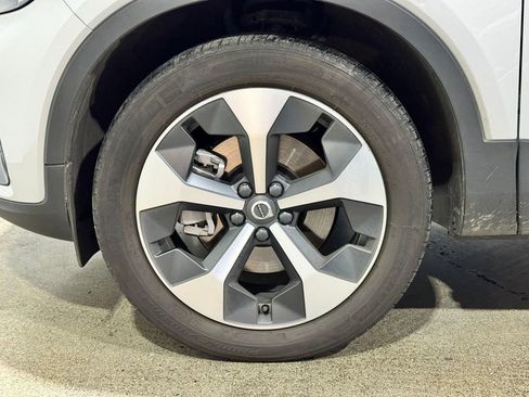 Used 2023 Volvo XC40 B5 Plus image 11