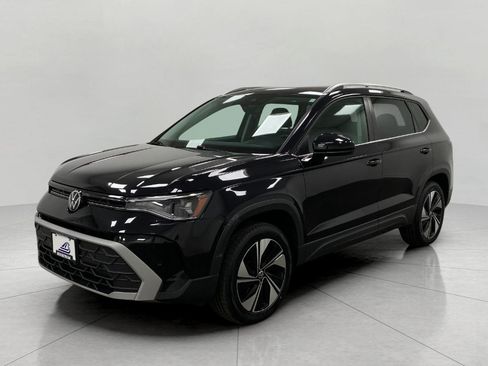 Used 2025 Volkswagen Taos SE AWD/4WD image 38