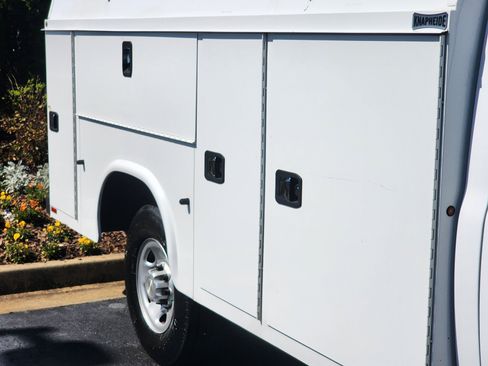 Used 2021 Chevrolet Express 3500 w/ Power Convenience Package image 8