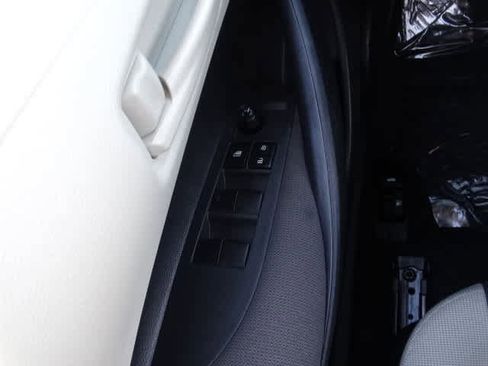 Used 2025 Toyota Corolla LE image 38