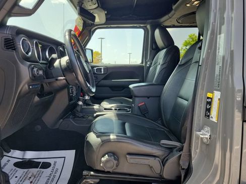 Used 2022 Jeep Wrangler Unlimited Sahara AWD/4WD image 15