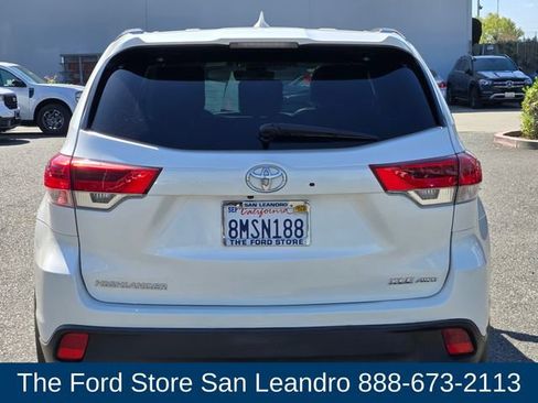 Used 2019 Toyota Highlander XLE AWD/4WD image 7