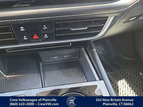 Used 2024 Volkswagen Atlas SEL AWD/4WD image 9